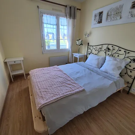 D'hotes Les Loges Bed & Breakfast